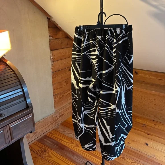 Chalet et Céci Stylish Black and White Wide Leg Pants, EUC, M - Picture 11 of 11